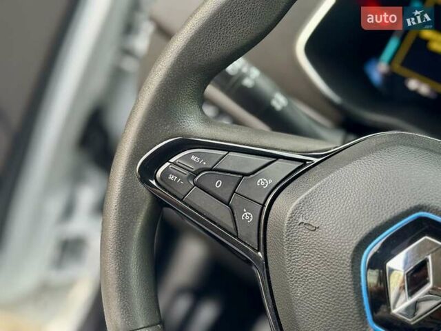 Белый Рено Зое, объемом двигателя 0 л и пробегом 85 тыс. км за 11150 $, фото 75 на Automoto.ua