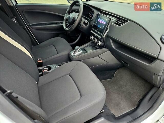 Белый Рено Зое, объемом двигателя 0 л и пробегом 74 тыс. км за 11600 $, фото 12 на Automoto.ua
