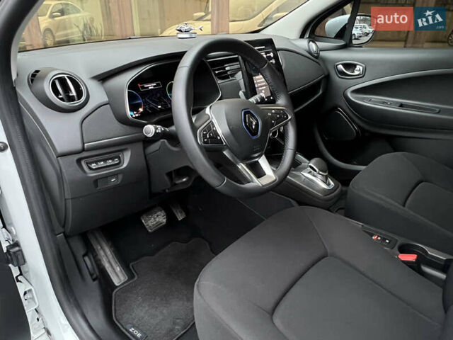 Белый Рено Зое, объемом двигателя 0 л и пробегом 31 тыс. км за 11999 $, фото 64 на Automoto.ua
