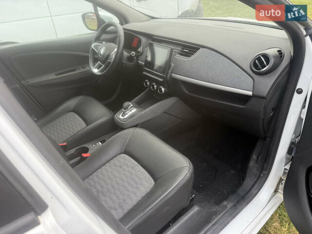 Белый Рено Зое, объемом двигателя 0 л и пробегом 33 тыс. км за 6950 $, фото 7 на Automoto.ua