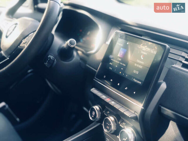 Белый Рено Зое, объемом двигателя 0 л и пробегом 38 тыс. км за 11999 $, фото 17 на Automoto.ua