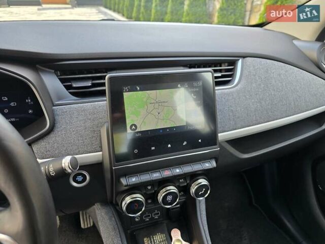 Белый Рено Зое, объемом двигателя 0 л и пробегом 65 тыс. км за 12300 $, фото 20 на Automoto.ua