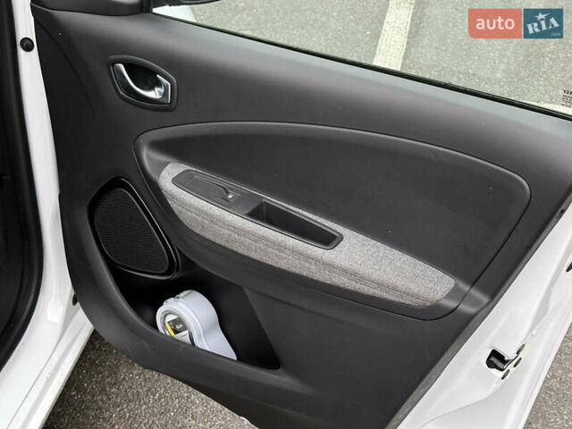 Білий Рено Зое, об'ємом двигуна 0 л та пробігом 77 тис. км за 12990 $, фото 30 на Automoto.ua