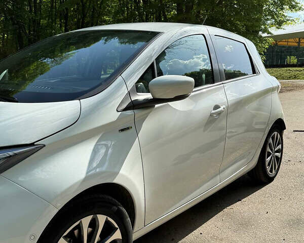 Белый Рено Зое, объемом двигателя 0 л и пробегом 74 тыс. км за 13499 $, фото 6 на Automoto.ua