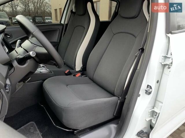 Белый Рено Зое, объемом двигателя 0 л и пробегом 66 тыс. км за 12499 $, фото 25 на Automoto.ua