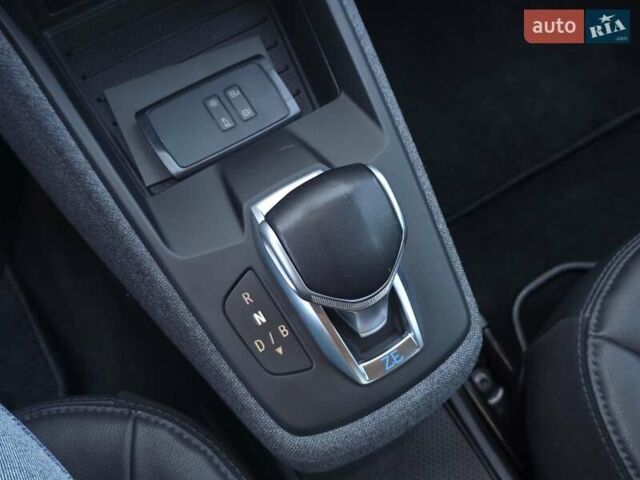 Белый Рено Зое, объемом двигателя 0 л и пробегом 85 тыс. км за 12999 $, фото 46 на Automoto.ua