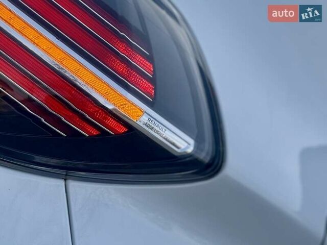 Белый Рено Зое, объемом двигателя 0 л и пробегом 85 тыс. км за 11150 $, фото 63 на Automoto.ua