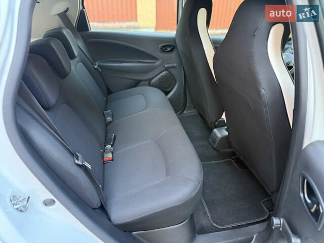 Белый Рено Зое, объемом двигателя 0 л и пробегом 44 тыс. км за 11999 $, фото 14 на Automoto.ua
