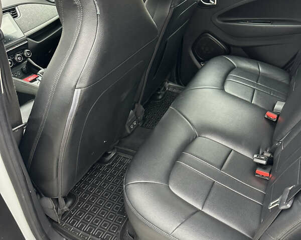 Белый Рено Зое, объемом двигателя 0 л и пробегом 88 тыс. км за 12300 $, фото 23 на Automoto.ua