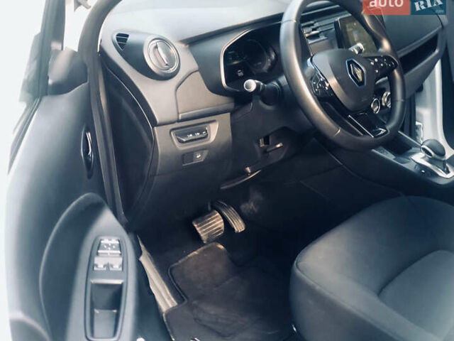 Белый Рено Зое, объемом двигателя 0 л и пробегом 38 тыс. км за 11999 $, фото 6 на Automoto.ua