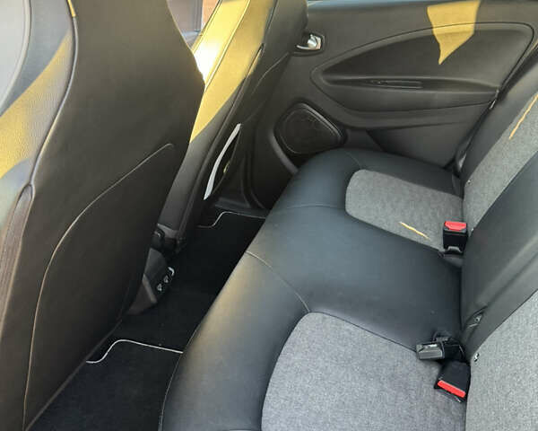 Белый Рено Зое, объемом двигателя 0 л и пробегом 74 тыс. км за 13499 $, фото 37 на Automoto.ua