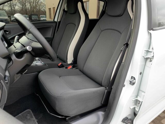 Белый Рено Зое, объемом двигателя 0 л и пробегом 66 тыс. км за 12499 $, фото 9 на Automoto.ua