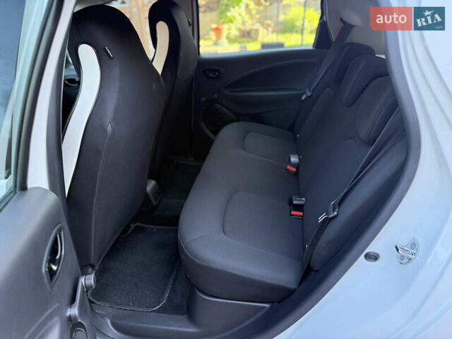 Белый Рено Зое, объемом двигателя 0 л и пробегом 44 тыс. км за 11999 $, фото 15 на Automoto.ua
