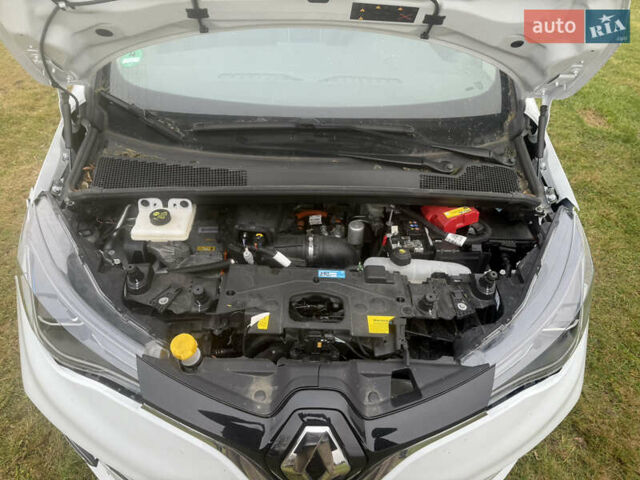 Белый Рено Зое, объемом двигателя 0 л и пробегом 33 тыс. км за 6950 $, фото 11 на Automoto.ua
