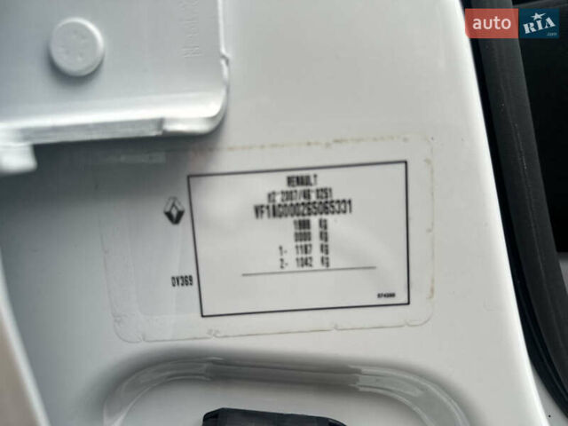 Белый Рено Зое, объемом двигателя 0 л и пробегом 28 тыс. км за 12500 $, фото 48 на Automoto.ua