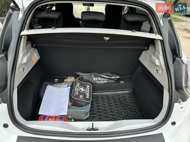 Рено Зое 2020 в Бердичеве на Automoto.ua Белый Рено Зое, объемом двигателя 0 л и пробегом 25 тыс. км за 13400 $, фото 10 на Automoto.ua