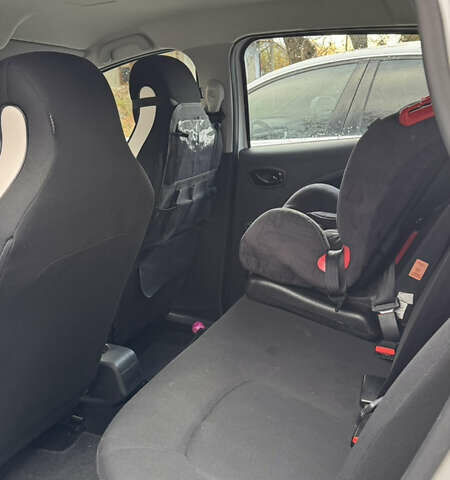 Белый Рено Зое, объемом двигателя 0 л и пробегом 54 тыс. км за 13500 $, фото 23 на Automoto.ua