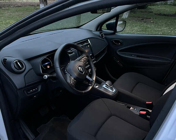 Белый Рено Зое, объемом двигателя 0 л и пробегом 26 тыс. км за 11700 $, фото 16 на Automoto.ua