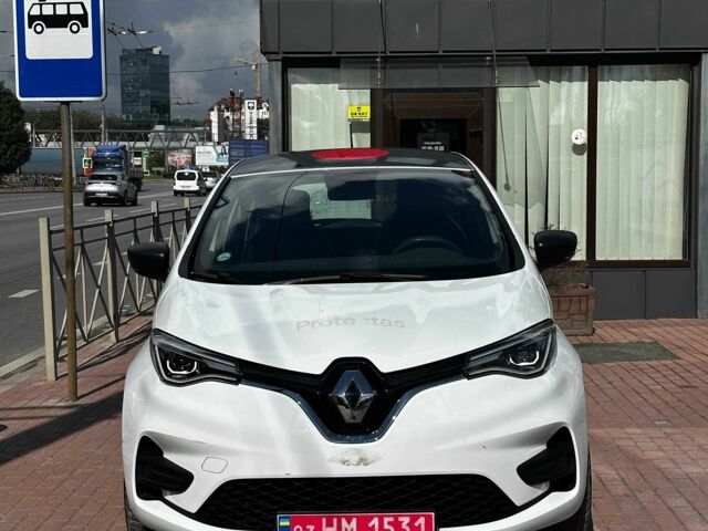 Белый Рено Зое, объемом двигателя 0 л и пробегом 165 тыс. км за 8990 $, фото 2 на Automoto.ua