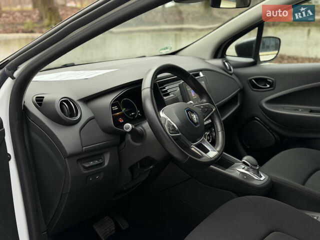 Білий Рено Зое, об'ємом двигуна 0 л та пробігом 28 тис. км за 12222 $, фото 17 на Automoto.ua