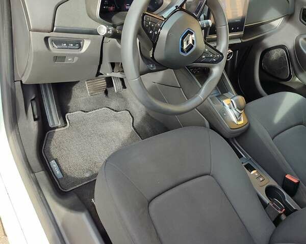 Белый Рено Зое, объемом двигателя 0 л и пробегом 78 тыс. км за 11850 $, фото 7 на Automoto.ua