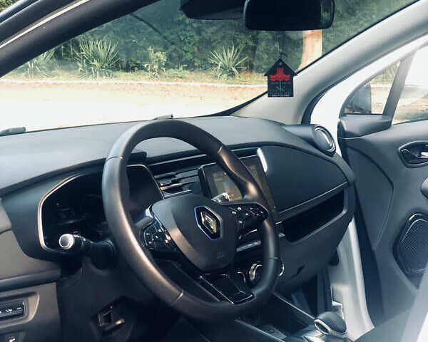 Белый Рено Зое, объемом двигателя 0 л и пробегом 38 тыс. км за 11999 $, фото 9 на Automoto.ua