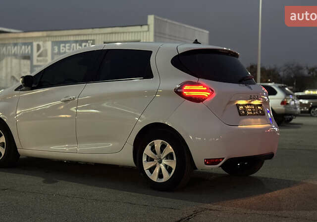Белый Рено Зое, объемом двигателя 0 л и пробегом 44 тыс. км за 12950 $, фото 7 на Automoto.ua