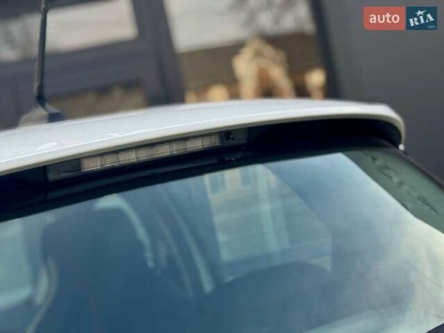 Белый Рено Зое, объемом двигателя 0 л и пробегом 86 тыс. км за 10850 $, фото 51 на Automoto.ua