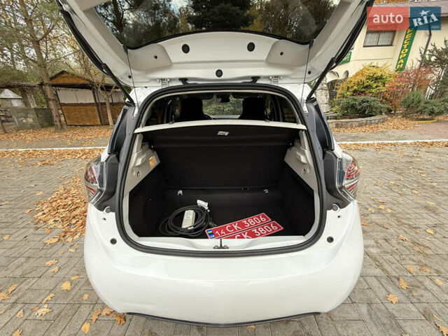 Білий Рено Зое, об'ємом двигуна 0 л та пробігом 30 тис. км за 12300 $, фото 29 на Automoto.ua