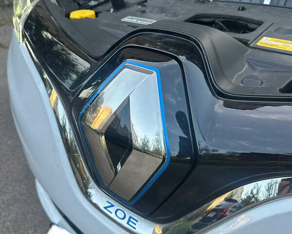 Белый Рено Зое, объемом двигателя 0 л и пробегом 26 тыс. км за 13888 $, фото 8 на Automoto.ua