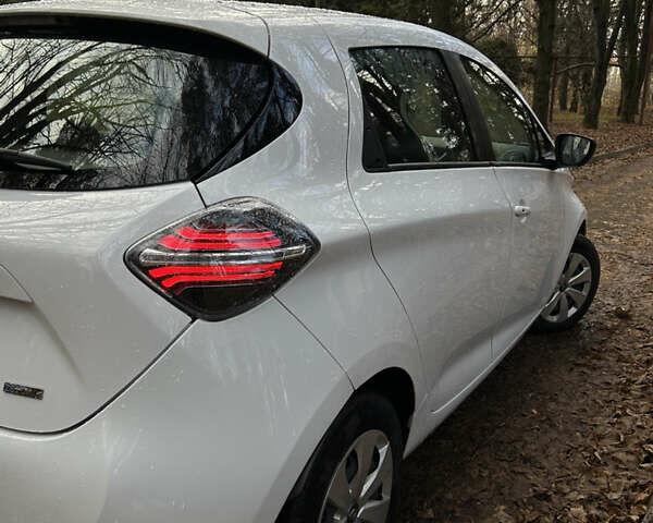 Белый Рено Зое, объемом двигателя 0 л и пробегом 52 тыс. км за 11590 $, фото 6 на Automoto.ua