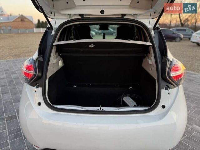 Белый Рено Зое, объемом двигателя 0 л и пробегом 92 тыс. км за 11499 $, фото 29 на Automoto.ua