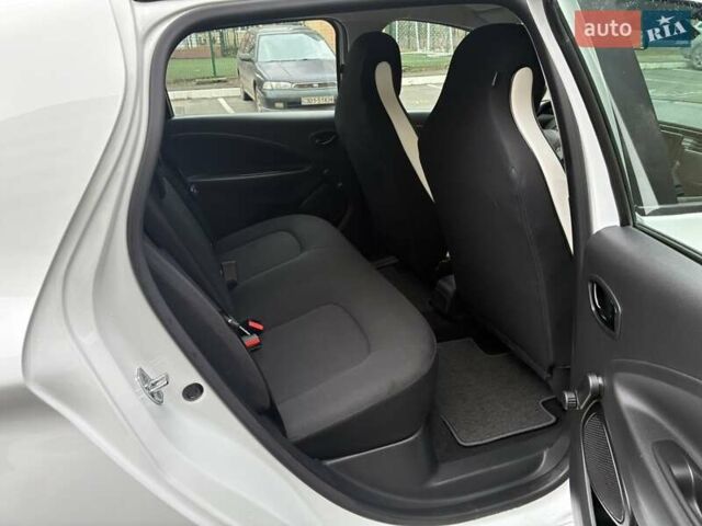 Белый Рено Зое, объемом двигателя 0 л и пробегом 39 тыс. км за 12300 $, фото 28 на Automoto.ua