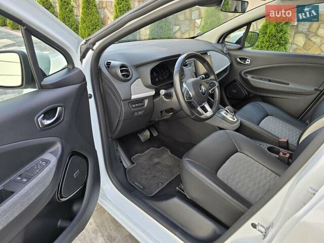 Белый Рено Зое, объемом двигателя 0 л и пробегом 65 тыс. км за 12300 $, фото 12 на Automoto.ua
