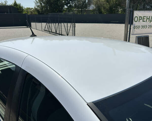 Белый Рено Зое, объемом двигателя 0 л и пробегом 119 тыс. км за 11700 $, фото 6 на Automoto.ua