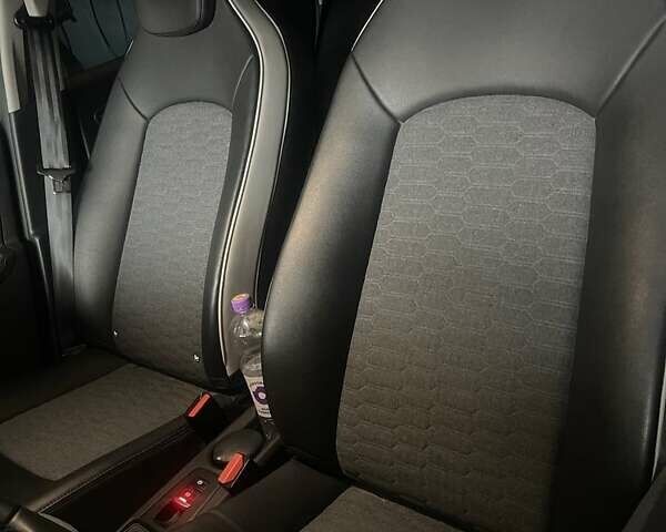 Білий Рено Зое, об'ємом двигуна 0 л та пробігом 40 тис. км за 13200 $, фото 1 на Automoto.ua