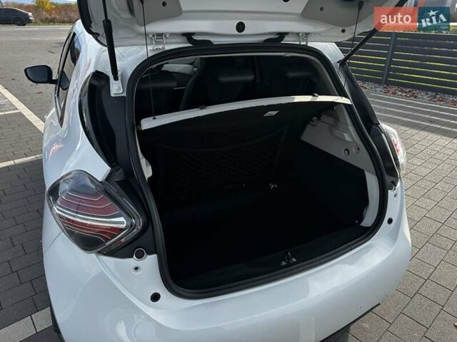 Белый Рено Зое, объемом двигателя 0 л и пробегом 124 тыс. км за 13200 $, фото 20 на Automoto.ua