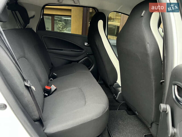 Белый Рено Зое, объемом двигателя 0 л и пробегом 31 тыс. км за 11999 $, фото 46 на Automoto.ua