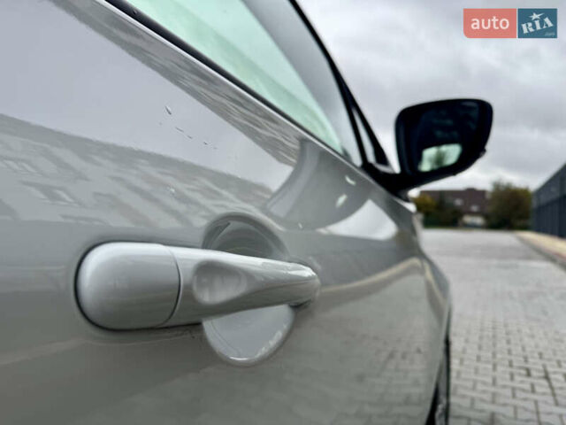 Белый Рено Зое, объемом двигателя 0 л и пробегом 70 тыс. км за 12999 $, фото 13 на Automoto.ua