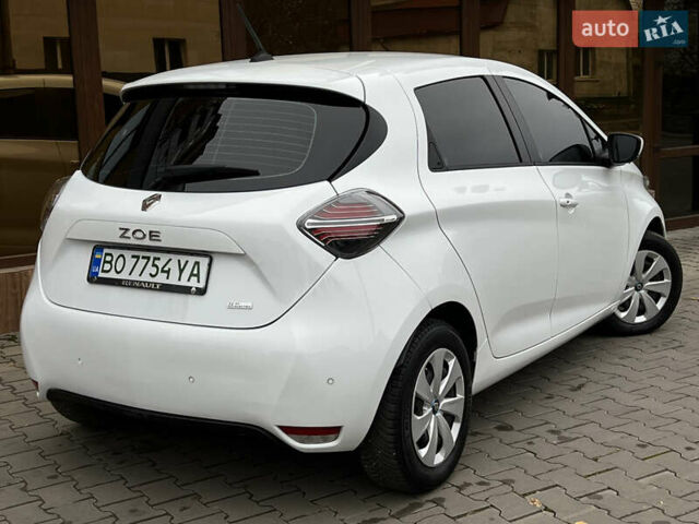 Белый Рено Зое, объемом двигателя 0 л и пробегом 31 тыс. км за 11999 $, фото 24 на Automoto.ua