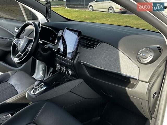 Белый Рено Зое, объемом двигателя 0 л и пробегом 124 тыс. км за 13200 $, фото 13 на Automoto.ua