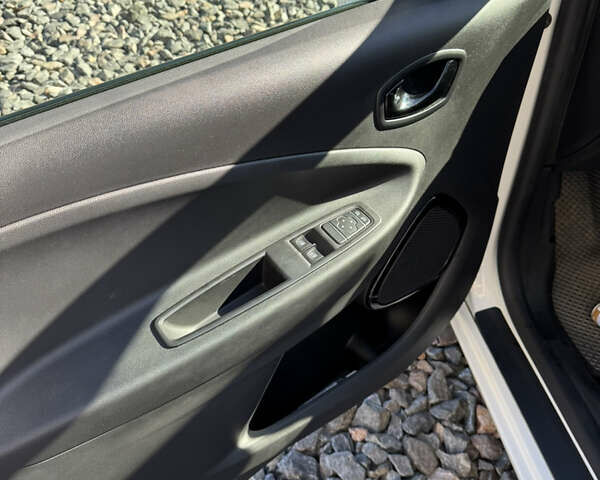 Рено Зое 2020 в Владимир-Волынский на Automoto.ua Белый Рено Зое, объемом двигателя 0 л и пробегом 55 тыс. км за 12000 $, фото 9 на Automoto.ua