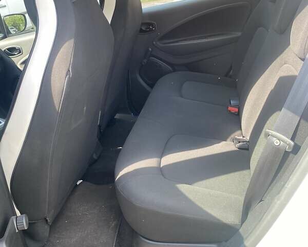 Белый Рено Зое, объемом двигателя 0 л и пробегом 65 тыс. км за 11900 $, фото 8 на Automoto.ua