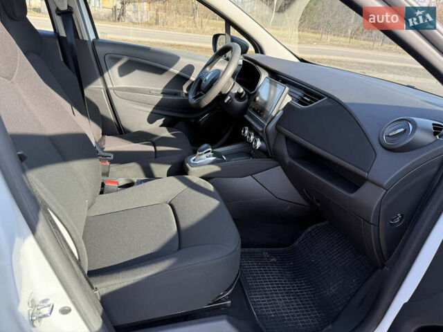 Білий Рено Зое, об'ємом двигуна 0 л та пробігом 170 тис. км за 9999 $, фото 11 на Automoto.ua