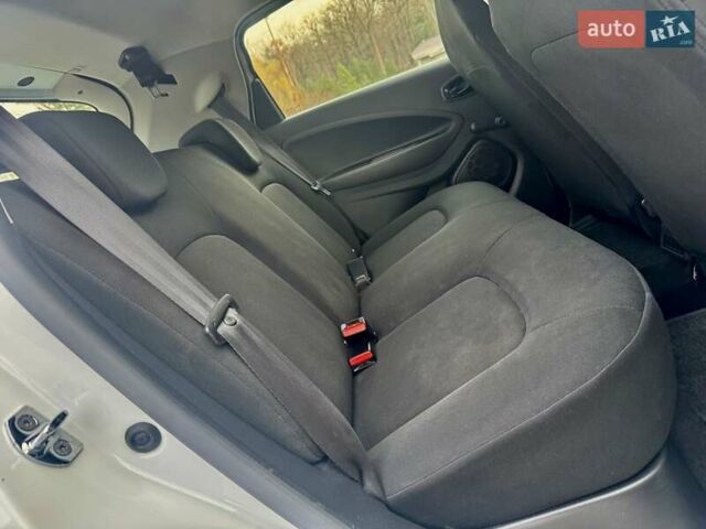 Белый Рено Зое, объемом двигателя 0 л и пробегом 86 тыс. км за 10850 $, фото 94 на Automoto.ua
