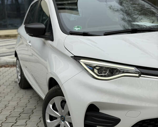 Білий Рено Зое, об'ємом двигуна 0 л та пробігом 28 тис. км за 12222 $, фото 8 на Automoto.ua