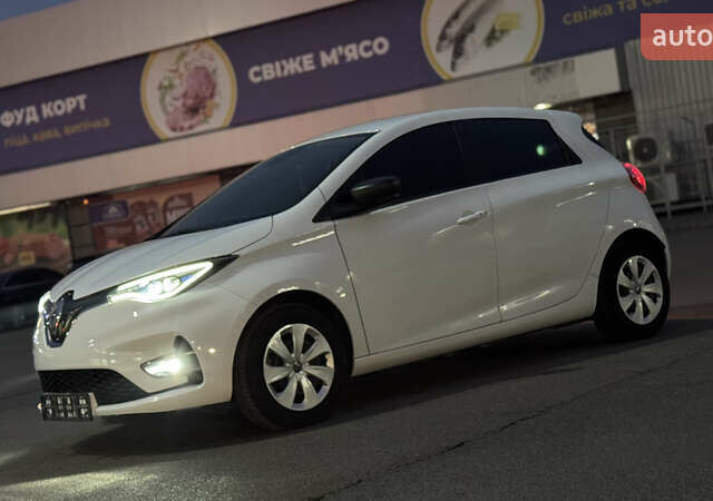 Белый Рено Зое, объемом двигателя 0 л и пробегом 44 тыс. км за 12950 $, фото 3 на Automoto.ua