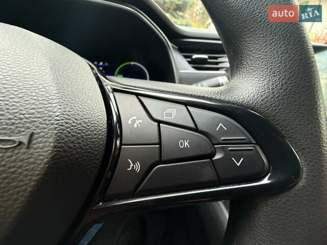 Білий Рено Зое, об'ємом двигуна 0 л та пробігом 30 тис. км за 12300 $, фото 19 на Automoto.ua