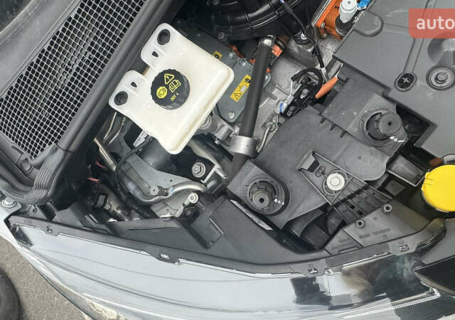 Белый Рено Зое, объемом двигателя 0 л и пробегом 44 тыс. км за 12950 $, фото 31 на Automoto.ua