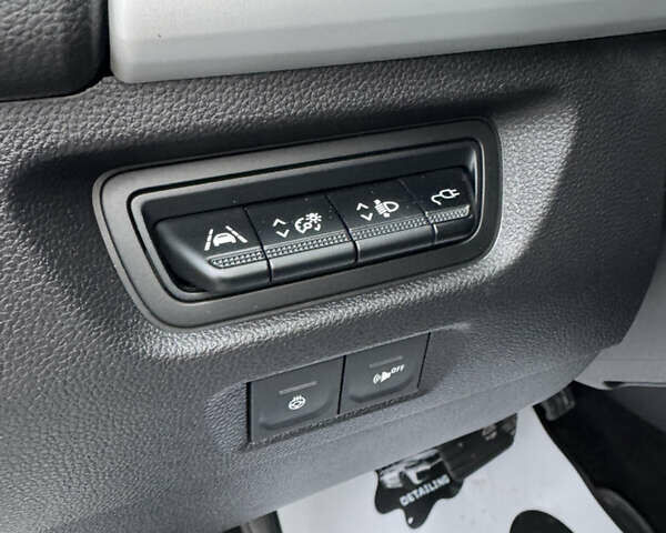 Белый Рено Зое, объемом двигателя 0 л и пробегом 97 тыс. км за 11900 $, фото 21 на Automoto.ua